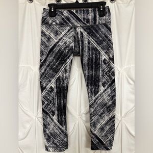 Lululemon 2 pair Wunder Under Cropped Leggings size 6 Luon Milky Way Heat Wave